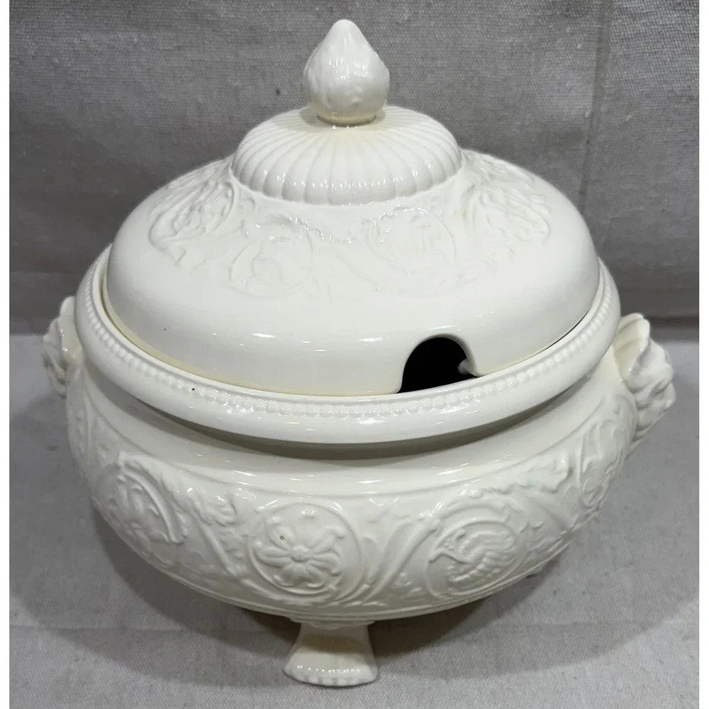 Wedgwood Patrician Creamware Soup Tureen with Lid Vintage 1949 England Lion Head